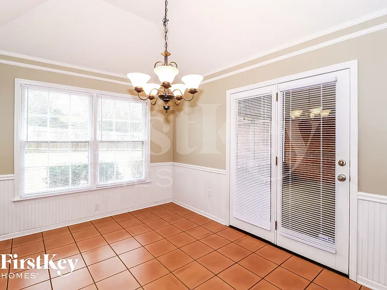1330 Fox Trace Dr — Photo 6