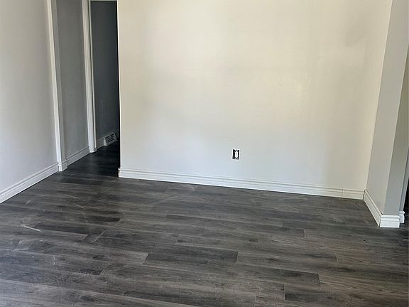 4th image of 26016 Stanford St