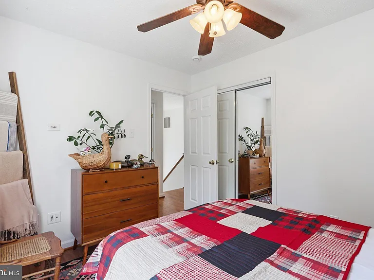 19 Fairview Ave — Photo 24