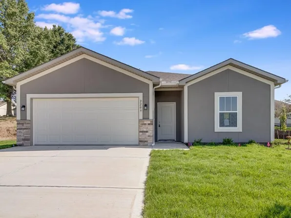 2209 Crestview Pl, Raymore, MO 64083