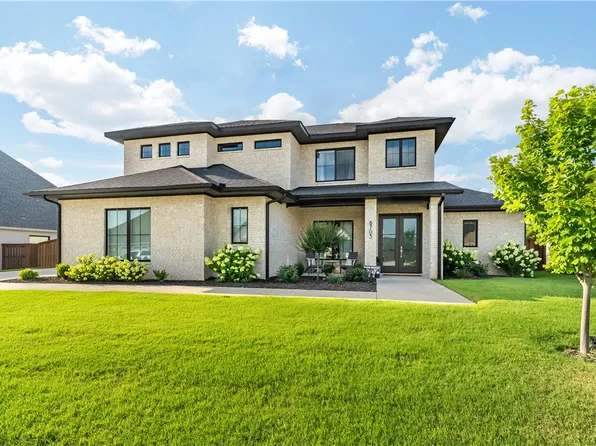 8703 W Hackberry Rd, Bentonville, AR 72713