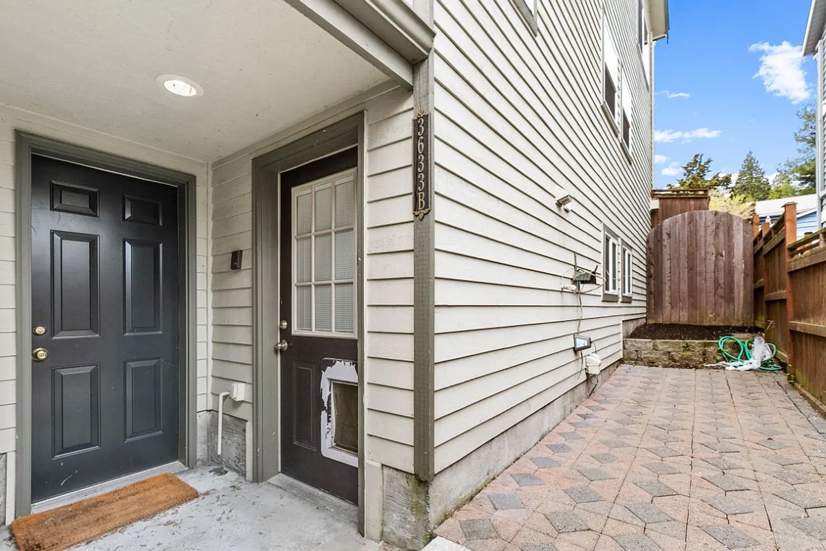 Building Photo - 3633 22nd Ave W #B