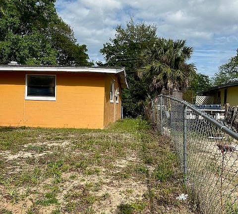 3rd image of 1013 Imperial Dr