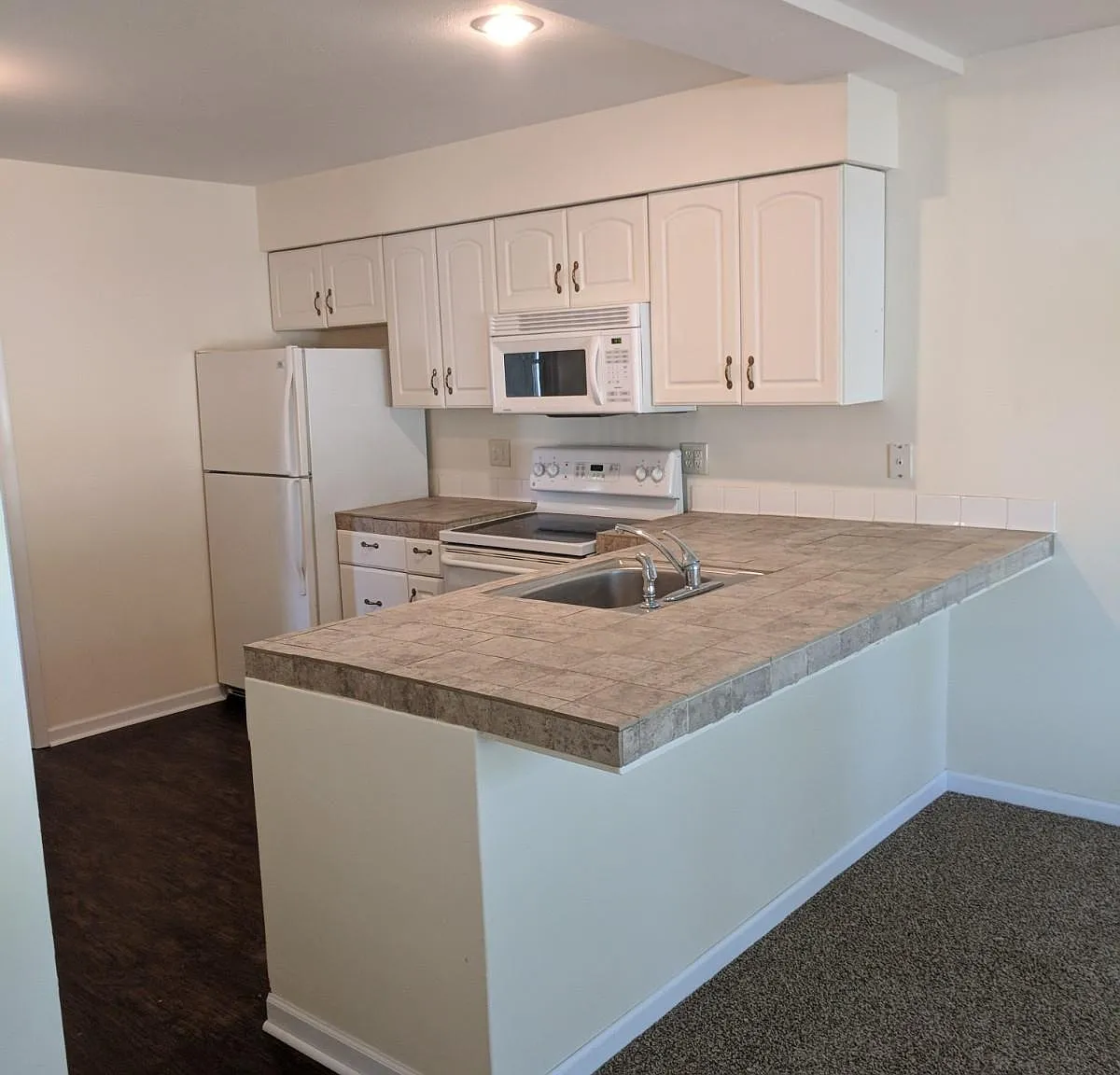 1 bed, 640 sqft, $785 — Photo 2