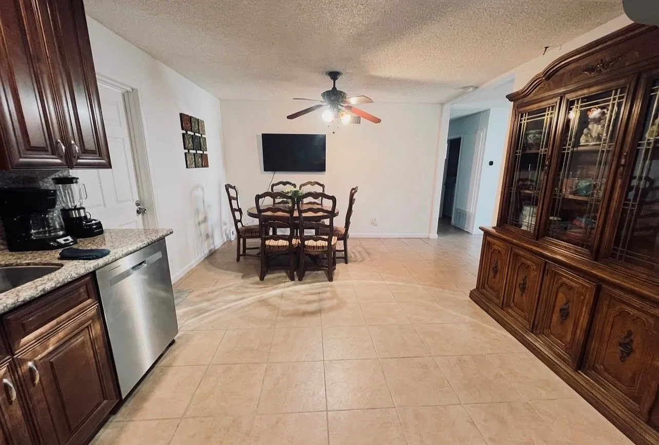 3 bed, 1000 sqft, $3,800 — Photo 3