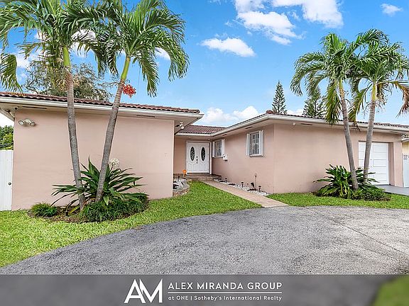 2nd image of 240 S Royal Poinciana Blvd