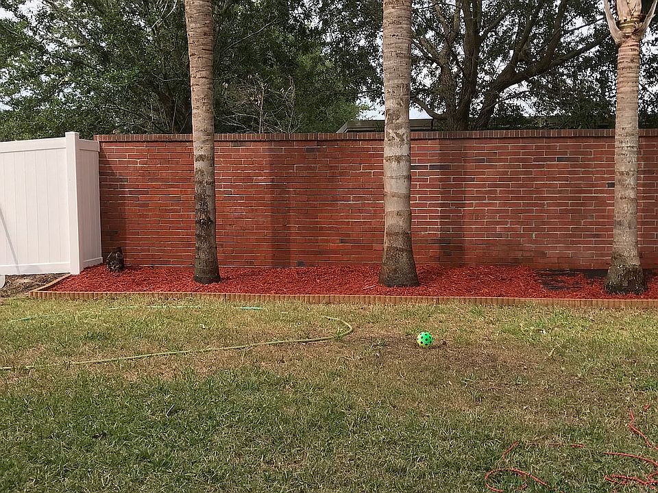 2nd image of 601 Hampshire Ln