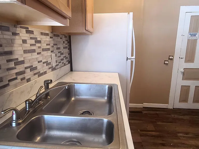 403 W Washington St — Photo 12
