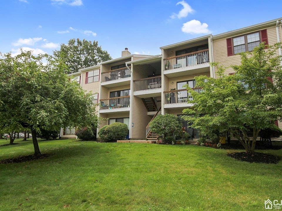 1st image of 406 Danbury Ln