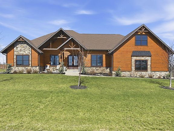 2nd image of 815 Forest View