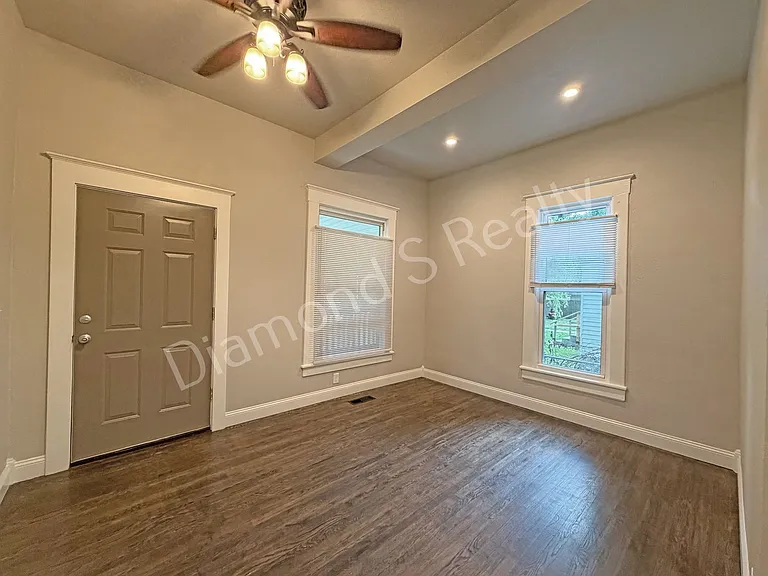 916 N Pickwick Ave — Photo 5