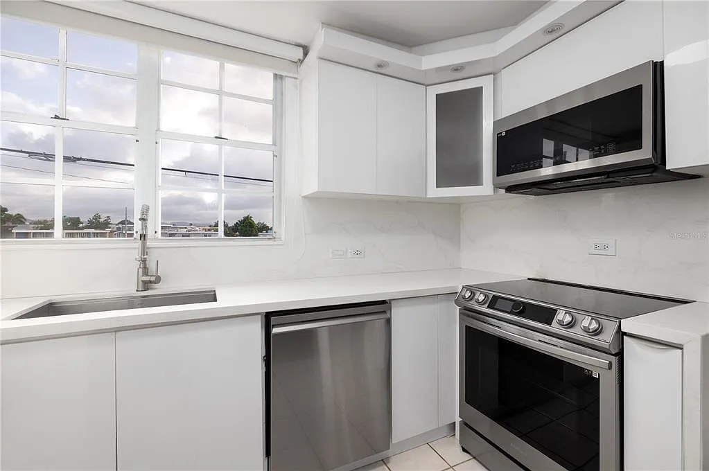 3 bed, 2.0 bath, $1,800 — Photo 3