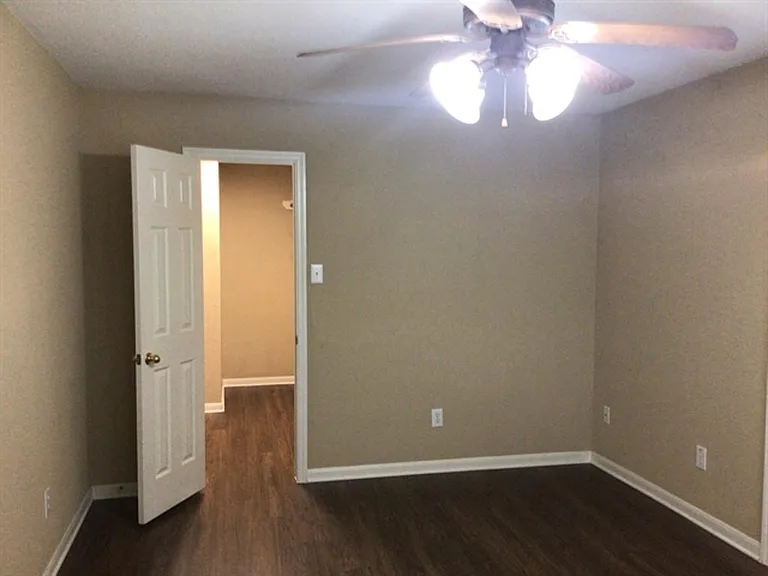 1022 Yorkshire Holw — Photo 11
