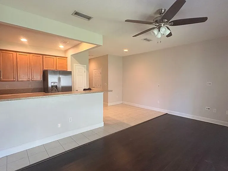 607 Crystal Way — Photo 7
