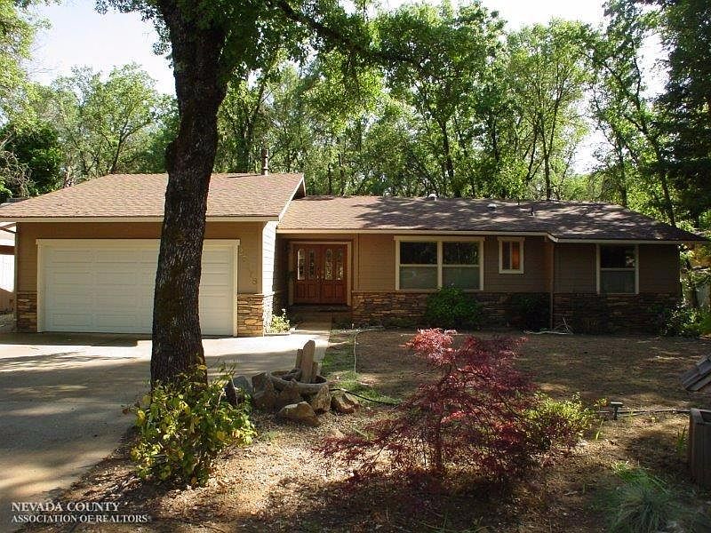 1st image of 23178 Broadmoor Ct