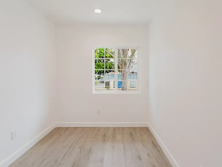 18308 Gresham St — Photo 23