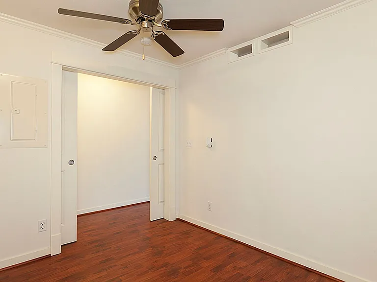 Howard Park Apartments — Photo 12