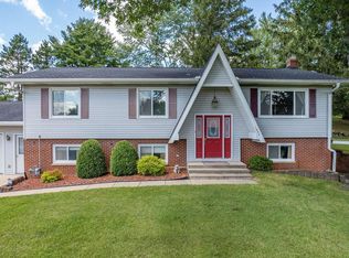 1044 Tinkham Trl, Baraboo, WI 53913