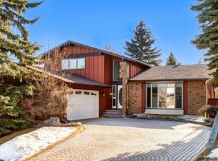 323 N Parkridge Way SE, Calgary, AB T2J4Z5