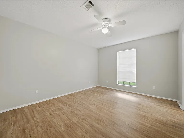 1112 Autumn Cir #D — Photo 10