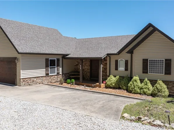 360 Meadow Dr, Camdenton, MO 65020