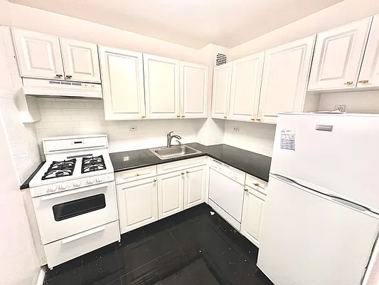 Rented by Addison Property Group | media 8