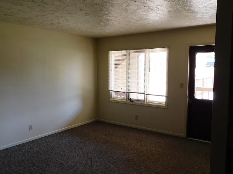 1335 Boswell Ave — Photo 6