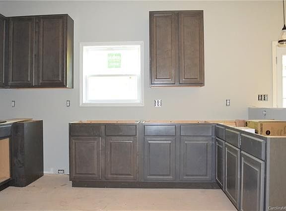 4th image of 2415 Diane St