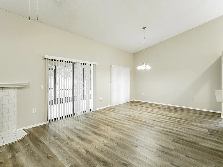 8046 Hathaway Dr — Photo 5