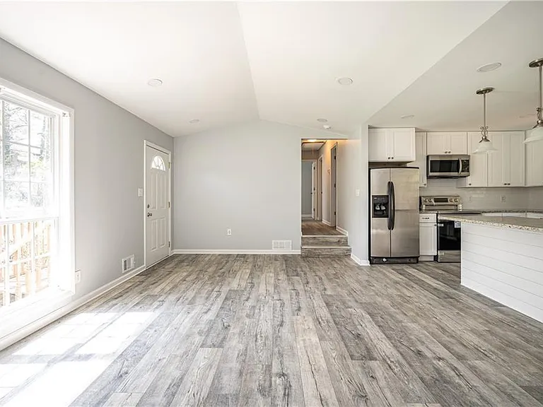 405 Concord Woods Dr SE — Photo 4