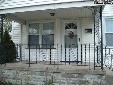1st image of 842 Sheffield Ave NE