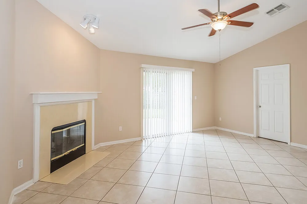 Building Photo - 8137 Leafcrest Dr