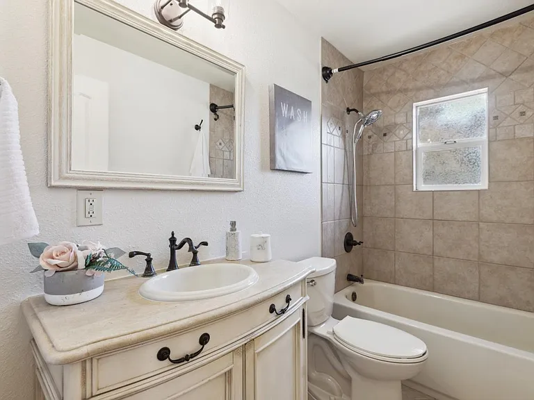 10135 Santa Clara Ave — Photo 8