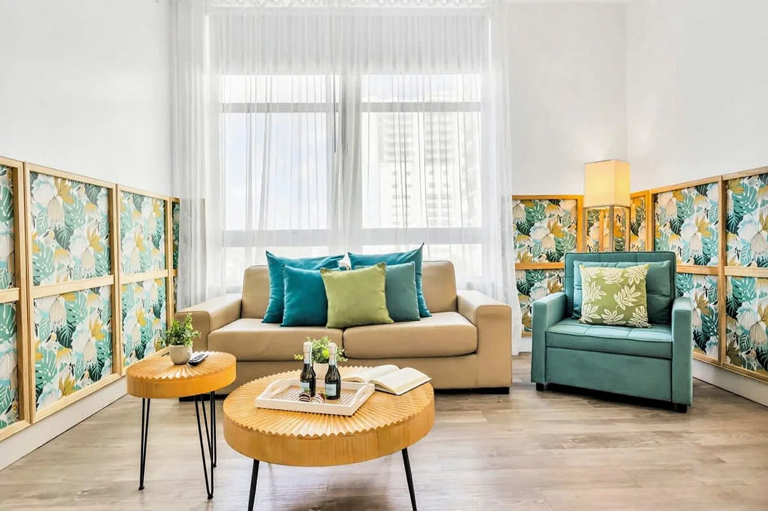1 bed, 1.0 bath, 742 sqft, $2,604 — Photo 2