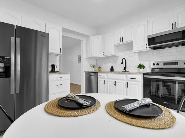 289 Merriman Dr, West Jefferson, OH 43162