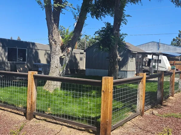 250 SE 5th St, Redmond, OR 97756