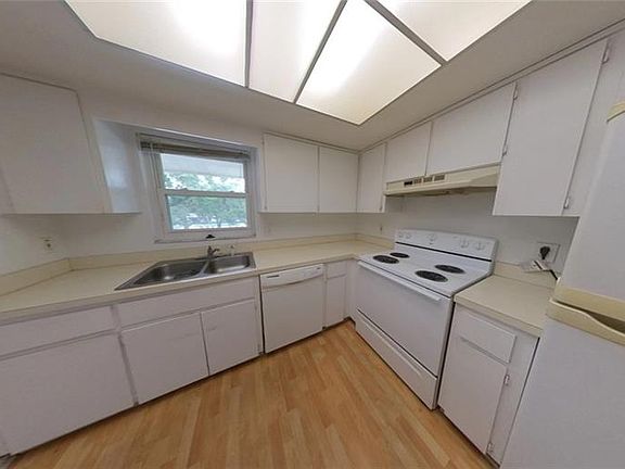 5th image of 9881 113th St APT 219