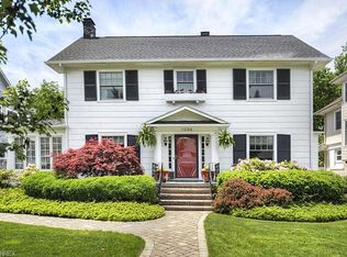 1094 Maple Cliff Dr, Lakewood, OH