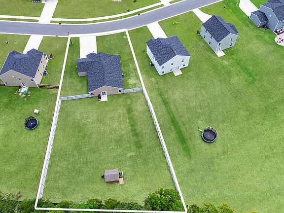 3rd image of 213 Walters Run Drive