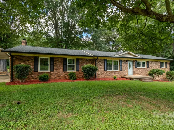 3586 Spring Valley Dr, Newton, NC 28658