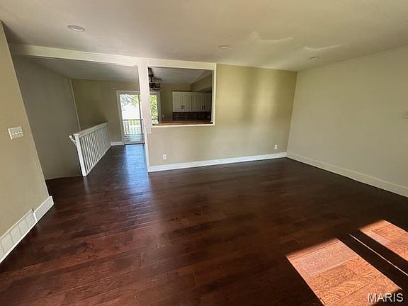 2nd image of 1910 Sherwood Dr