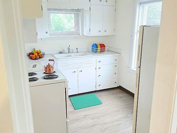 4th image of 602 Watson St #5