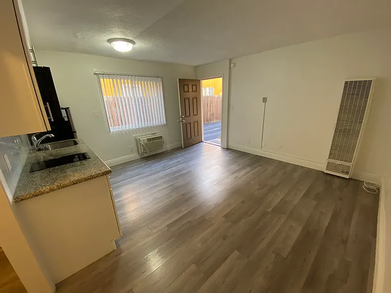 15139 Erwin St #3 — Photo 5