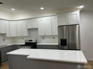 223 Wycoff Way W, East Brunswick, NJ 08816