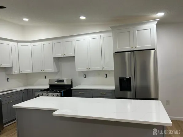 223 Wycoff Way W, East Brunswick, NJ 08816