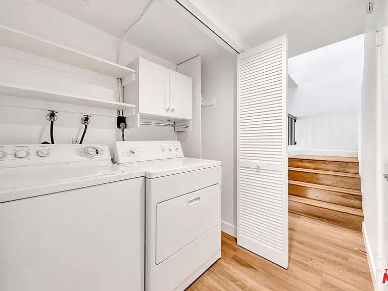 22135 Burbank Blvd #4 — Photo 14