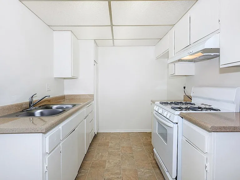 The Monrovia Apartment Homes — Photo 16