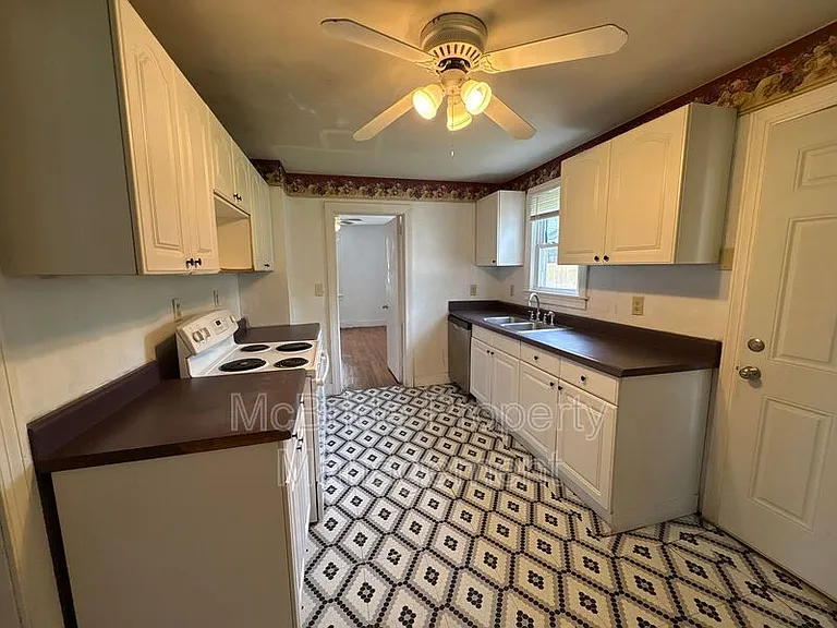 1719 Kissingbower Rd — Photo 5