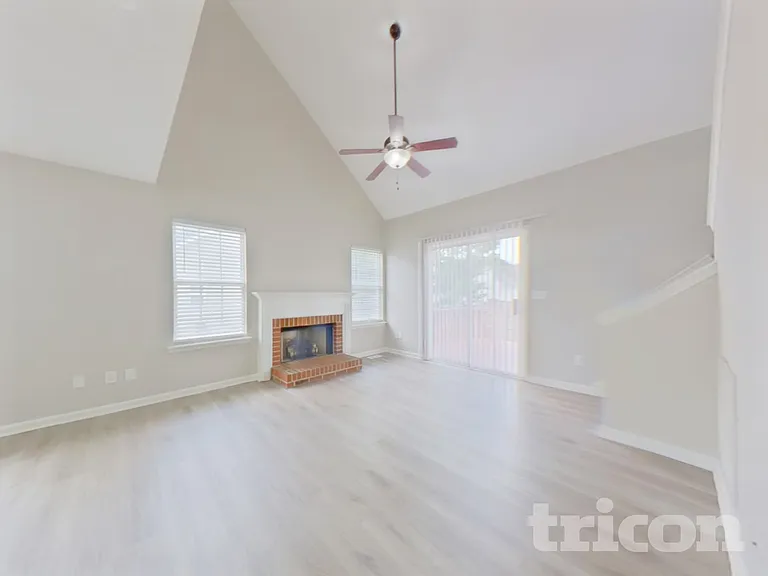 118 Saddlemount Ln — Photo 2