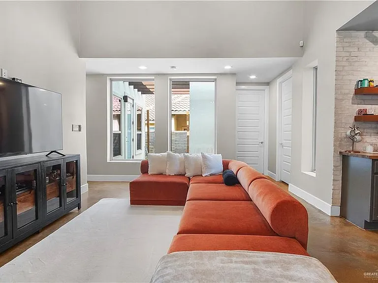 1824 Harvard Ave — Photo 6